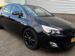 Zwart Gebruikt 2011 Opel Astra Sport Hatchback | € 4.950
