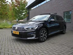 Zwart Gebruikt 2015 VW Passat Highline Stationwagen | € 15.999 (Eerlijke prijs)
