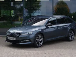 Grijs, metallic lak Gebruikt 2022 Skoda Superb SportLine Stationwagen | € 33.450 (Duur)