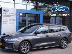 Grijs Gebruikt 2023 Ford Focus ST-Line Stationwagen | € 20.400 (Goede deal)