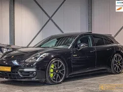 Zwart, metallic lak Gebruikt 2020 Porsche Panamera S E-Hybrid Sport Turismo Sedan | € 114.900