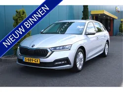Grijs Gebruikt 2023 Skoda Octavia Ambition Stationwagen | € 23.450 (Eerlijke prijs)