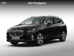 Saphirschwarz metallic (zwart metallic) Nieuw 2025 BMW 220 Luxury Line Stationwagen | € 60.098 (Eerlijke prijs)