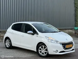 Wit Gebruikt 2015 Peugeot 208 Active Hatchback | € 5.500 (Eerlijke prijs)