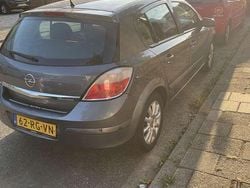 Grijs Gebruikt 2005 Opel Astra Enjoy Hatchback | € 1.875 (Eerlijke prijs)
