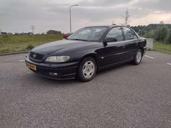 Zwart Gebruikt 2002 Opel Omega Sedan | € 1.450