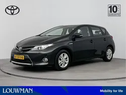 Night sky black metallic (donker zwart metallic) Gebruikt 2014 Toyota Auris Hatchback | € 14.745 (Eerlijke prijs)