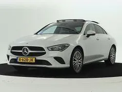 Digitaalwit metallic Gebruikt 2022 Mercedes 250 Luxury Sedan | € 34.945 (Eerlijke prijs)