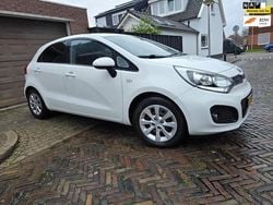 Wit Gebruikt 2014 Kia Rio Hatchback | € 2.950 (Super prijs)