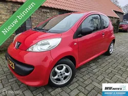 Rood Gebruikt 2006 Peugeot 107 Hatchback | € 1.390 (Eerlijke prijs)