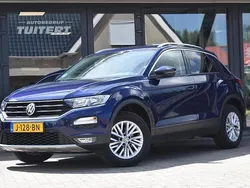 Blauw, metallic lak Gebruikt 2020 VW T-Roc Business SUV | € 18.445 (Eerlijke prijs)