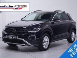 Zwart Gebruikt 2023 VW T-Roc Life SUV | € 25.450 (Goede deal)