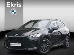 Saphirschwarz metallic (zwart metallic) Gebruikt 2024 BMW 225 Active Tourer Comfort Edition MPV | € 42.950 (Super prijs)