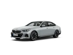 Grijs, metallic lak Gebruikt 2024 BMW 520 M Sport Sedan | € 58.895 (Eerlijke prijs)