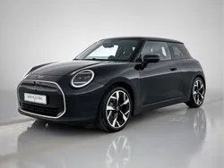 Groen Nieuw 2025 Mini Cooper Favoured Hatchback | € 39.500 (Eerlijke prijs)