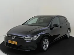 Zwart Gebruikt 2023 VW Golf VIII Life Hatchback | € 21.950 (Goede deal)