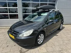 Zwart, metallic lak Gebruikt 2004 Peugeot 307 Stationwagen | € 999 (Eerlijke prijs)