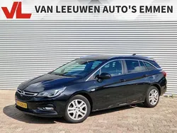 Zwart, metallic lak Gebruikt 2017 Opel Astra Edition Stationwagen | € 4.248 (Eerlijke prijs)