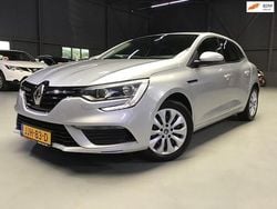 Grijs Gebruikt 2016 Renault Mégane III Life Hatchback | € 9.900 (Super prijs)