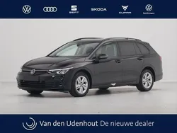 Zwart, metallic lak Gebruikt 2022 VW Golf VIII Life Stationwagen | € 25.440 (Goede deal)