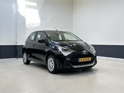 Zwart Gebruikt 2021 Toyota Aygo X-play Hatchback | € 10.949 (Eerlijke prijs)