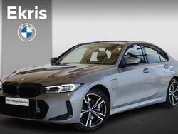 Grijs Gebruikt 2023 BMW 330e M Sport Sedan | € 43.750 (Eerlijke prijs)