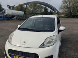 Wit Gebruikt 2014 Peugeot 107 Active Hatchback | € 5.000 (Iets duurder)