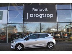 Gris highland (grijs metallic) Gebruikt 2022 Renault Clio V Equilibre Hatchback | € 14.725 (Goede deal)