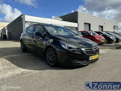Zwart Gebruikt 2017 Opel Astra Business Hatchback | € 7.700 (Goede deal)