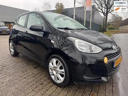 Zwart Gebruikt 2017 Hyundai i10 Comfort Hatchback | € 7.599 (Eerlijke prijs)