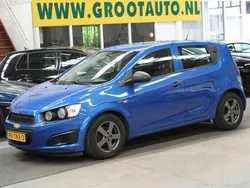 Blauw, metallic lak Gebruikt 2012 Chevrolet Aveo LS Hatchback | € 3.244 (Eerlijke prijs)