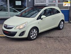 Groen, metallic lak Gebruikt 2011 Opel Corsa Cosmo Hatchback | € 2.750 (Eerlijke prijs)