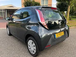 Grijs Gebruikt 2016 Toyota Aygo Hatchback | € 7.450 (Eerlijke prijs)