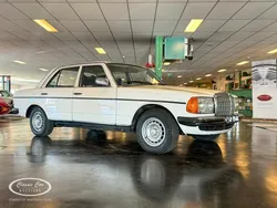 Wit Gebruikt 1977 Mercedes 230 Sedan | € 12.500