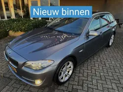 Grijs, metallic lak Gebruikt 2013 BMW 520 Executive Stationwagen | € 11.950 (Goede deal)