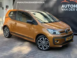 Bruin Gebruikt 2018 VW up! high up! Hatchback | € 9.750 (Eerlijke prijs)