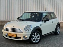 Wit, metallic lak Gebruikt 2009 Mini ONE Pepper Hatchback | € 4.749 (Eerlijke prijs)