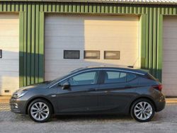 Grijs, metallic lak Gebruikt 2016 Opel Astra Edition Hatchback | € 7.950 (Iets duurder)