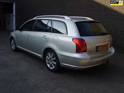 Grijs, metallic lak Gebruikt 2005 Toyota Avensis Terra Stationwagen | € 3.499 (Eerlijke prijs)