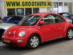 Rood, metallic lak Gebruikt 2000 VW Beetle Highline Hatchback | € 944 (Eerlijke prijs)
