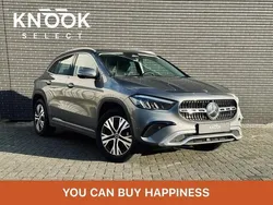 Grijs Gebruikt 2023 Mercedes GLA180 Luxury SUV | € 39.995 (Super prijs)