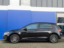 Zwart Gebruikt 2017 VW Golf VII Hatchback | € 14.000 (Eerlijke prijs)
