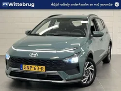 Groen, metallic lak Nieuw 2024 Hyundai Bayon Comfort SUV | € 24.925 (Iets duurder)
