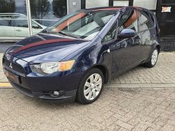Blauw, metallic lak Gebruikt 2011 Mitsubishi Colt Edition Hatchback | € 2.990 (Goede deal)