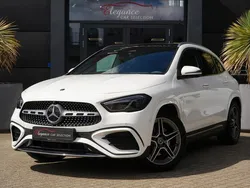 Wit, metallic lak Gebruikt 2024 Mercedes GLA180 AMG line SUV | € 49.950 (Super prijs)