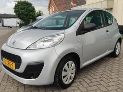 Grijs Gebruikt 2012 Peugeot 107 Access Hatchback | € 2.795 (Eerlijke prijs)
