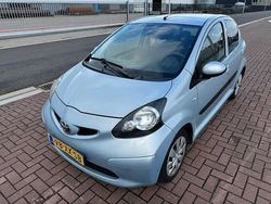 Blauw Gebruikt 2007 Toyota Aygo Hatchback | € 1.750 (Eerlijke prijs)
