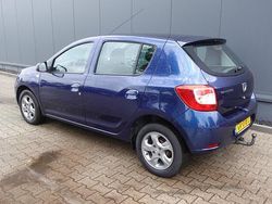 Blauw Gebruikt 2015 Dacia Sandero Anniversary Hatchback | € 3.950 (Eerlijke prijs)