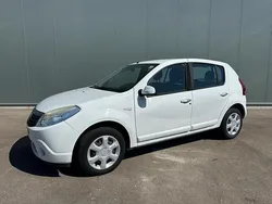 Wit Gebruikt 2009 Dacia Sandero Lauréate Hatchback | € 1.495 (Eerlijke prijs)