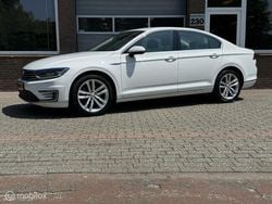 Wit Gebruikt 2017 VW Passat GTE Sedan | € 11.450 (Goede deal)